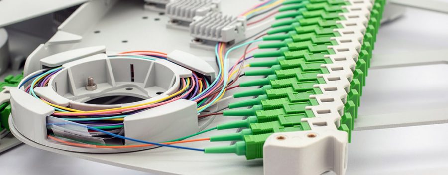 آیا کابل های فیبر نوری عملکرد بهتری نسبت به کابل های شبکه مسی دارند