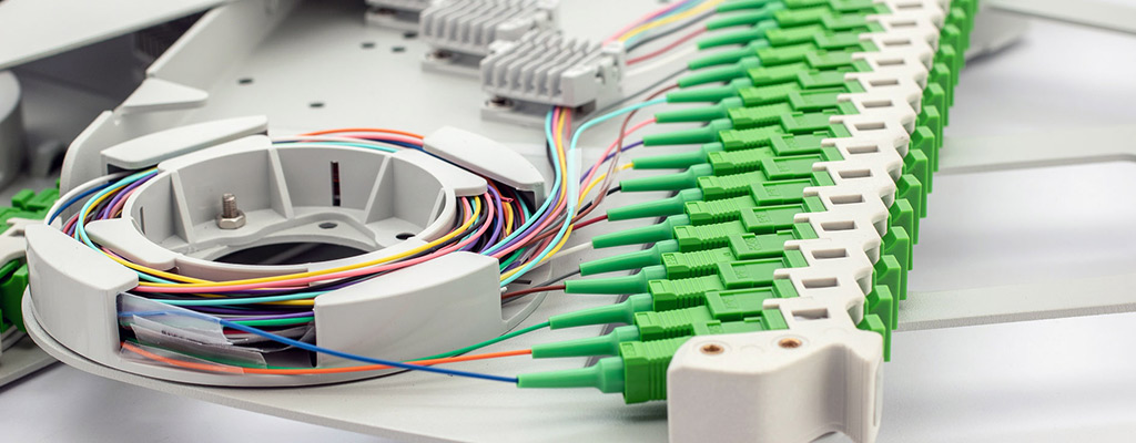 آیا کابل های فیبر نوری عملکرد بهتری نسبت به کابل های شبکه مسی دارند