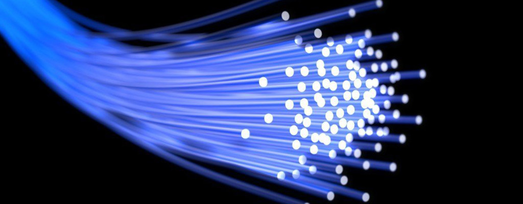 چه کسی فیبر نوری را اختراع کرد؟